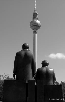 Marx&Engels und der Fernsehturm - Polenka Berlin -  auf  - Array - 